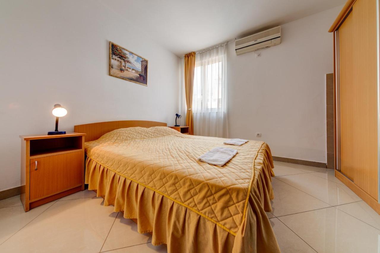 Hotel Suzana Budva Oda fotoğraf